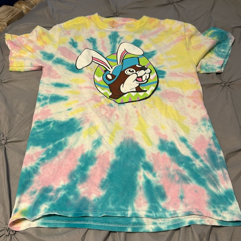 Buc-ees Easter tshirt